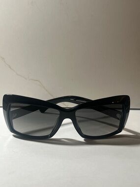 Authentic Chanel Black Women's Sunglasses. 5366-A c.501/71